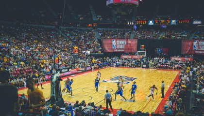 九游手游官网-光明记忆未来战队虚拟对抗赛引爆全场观众热情，光明记忆国服