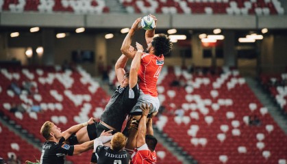 九游游戏-青年篮球明星比赛中展现超凡天赋，青年篮球运动员